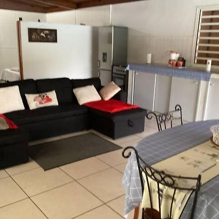 Appartement Dans Propriete Reposante Saint-Benoît Esterno foto